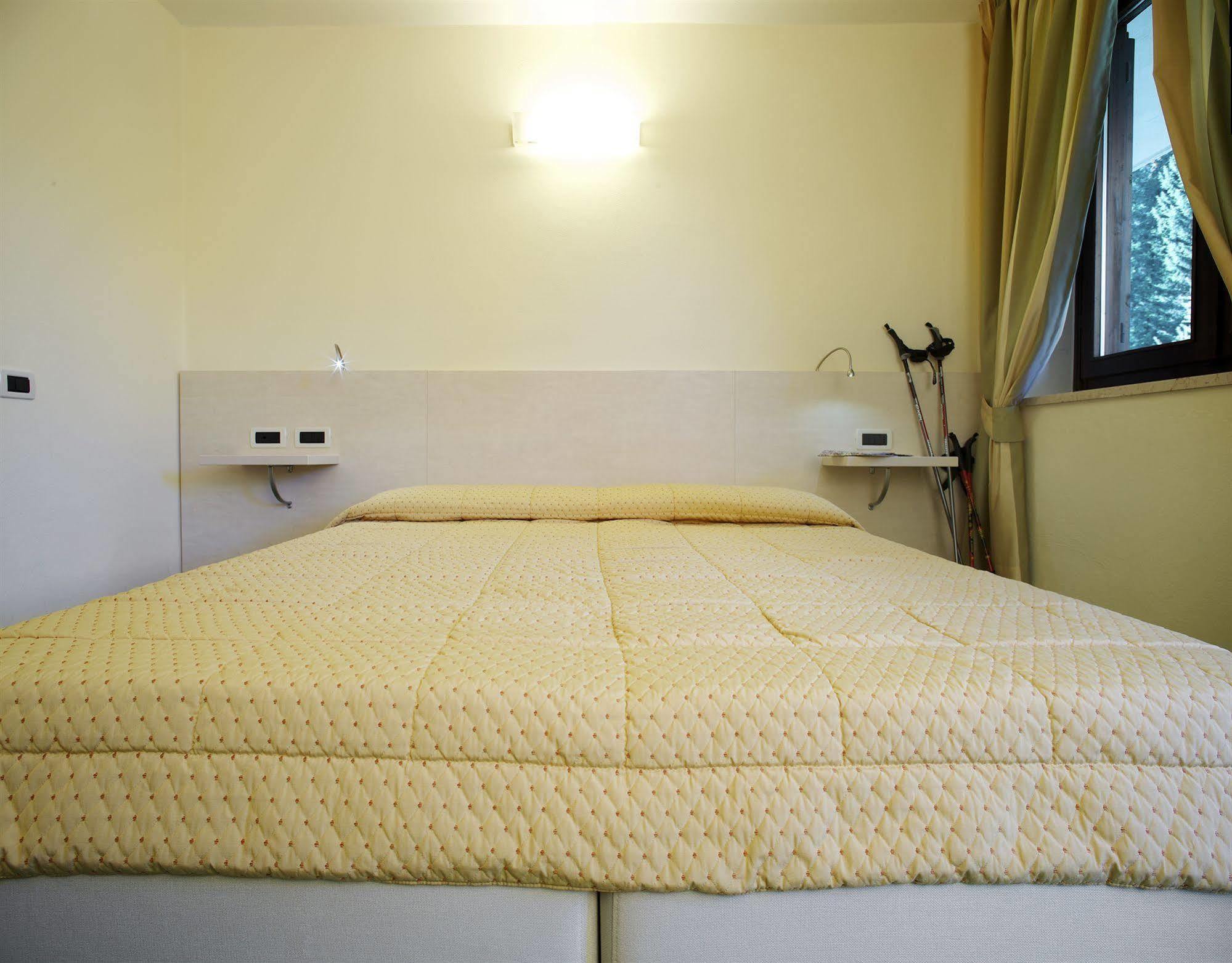 Hotel Alaska フォルガリダ エクステリア 写真